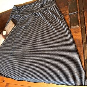 GRAY & WHITE Striped A-line Skirt - Large